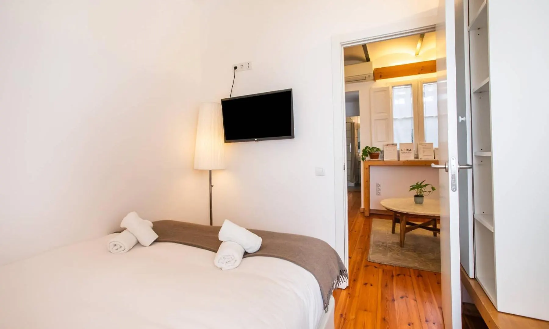 52Cir1072 - Cozy Apartment In The Heart Of Gracia Barcelona 0*,  Spain